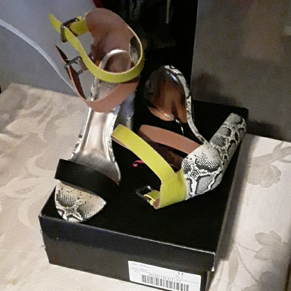SHOE